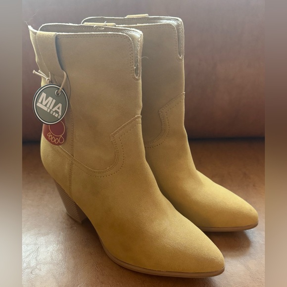 MIA MARNIE TAN FAUX SUEDE WESTERN BOOTIES BOOTS SIZE 8M NWOB - Picture 3 of 8